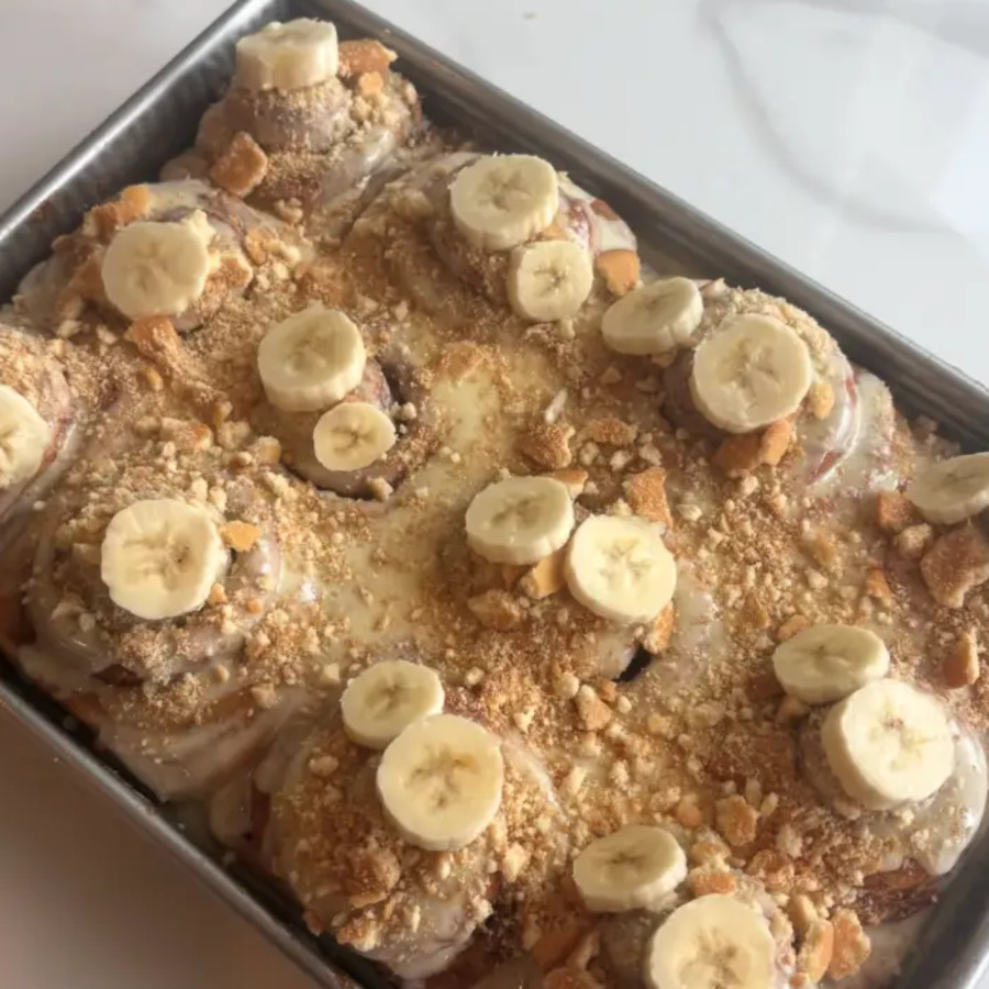 Banana pudding cinnamon rolls in a pan